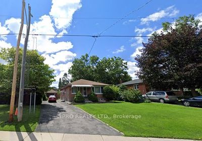 493 Dean Ave, House other with 3 bedrooms, 1 bathrooms and 6 parking in Oshawa ON | Image 1