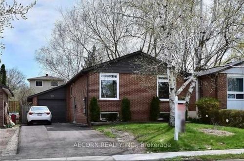 lower-411 Sandford St, Newmarket, ON, L3Y4S5 | Card Image