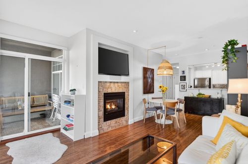 304-588 12th St, New Westminster, BC, V3M4H9 | Card Image