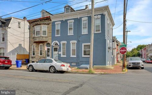 526 Windsor St, READING, PA, 19601-2242 | Card Image