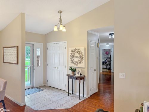1319 Scenic View Dr, Iowa Falls, IA, 50126-1068 | Card Image