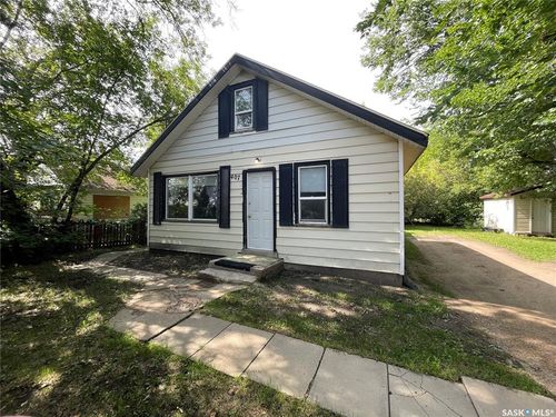 407 3rd St E, Meadow Lake, SK, S9X1G5 | Card Image