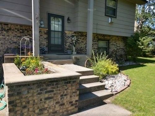 105 Valley View Rd, Karlstad, MN, 56732-4200 | Card Image