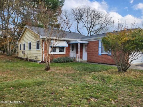 18 Hudson Pkwy, Whiting, NJ, 08759-1717 | Card Image