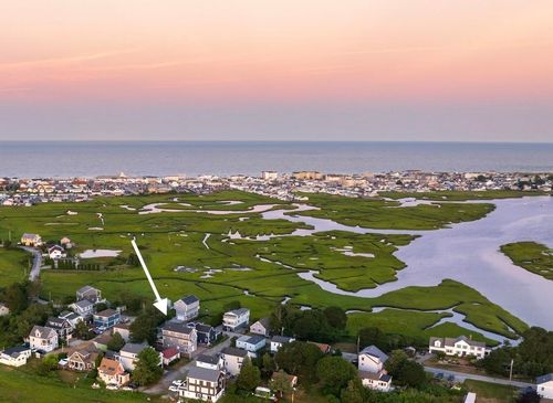 6 Cora Ave, Hampton, NH, 03842-2632 | Card Image