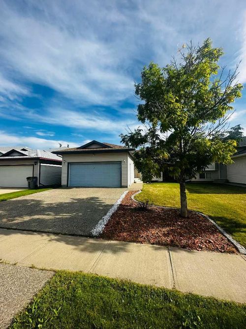 10625 Royal Oaks Dr, Grande Prairie, AB, T8V8G3 | Card Image