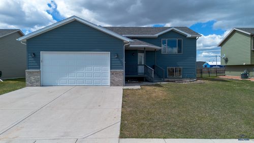 447 Sovereignty Ln, Box Elder, SD, 57719-8201 | Card Image
