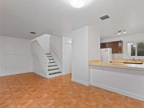 apt-290-6205 Kendale Lakes Cir, Miami, FL, 33183-1947 | Card Image