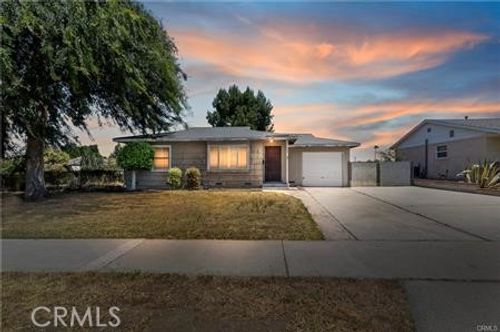 823 Filbert St, Corona, CA, 92879-2310 | Card Image