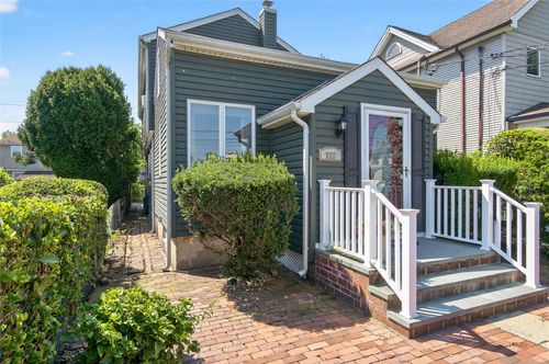 332 Mineola Ave, Carle Place, NY, 11514-1621 | Card Image