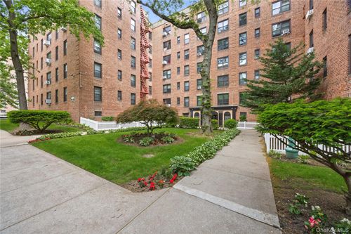 4e-83-20 98th St, Woodhaven, NY, 11421-1631 | Card Image