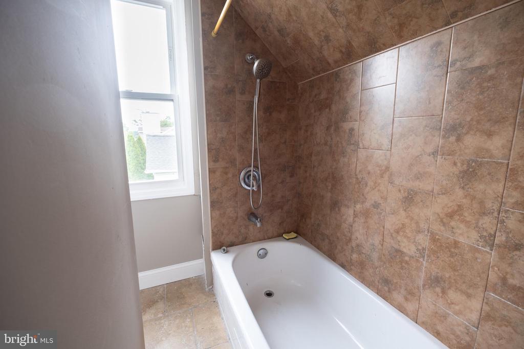 Residential Lease in EWING 4