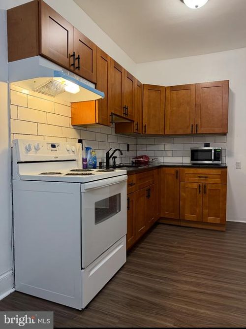 2715 N Hope St, PHILADELPHIA, PA, 19133-4109 | Card Image