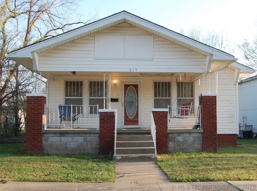 605 W Cummings St, Henryetta, OK, 74437-2827 | Card Image