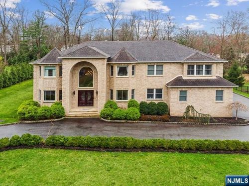 324 Lake St, Upper Saddle River, NJ, 07458-1725 | Card Image