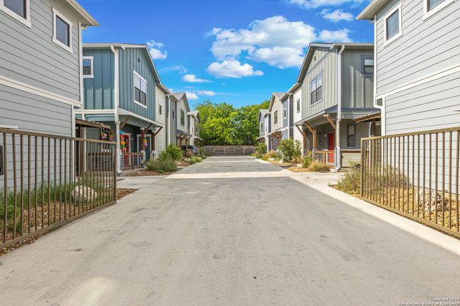 UNIT-401 - 211 Utah St, Townhouse with 2 bedrooms, 3 bathrooms and null parking in San Antonio TX | Image 5
