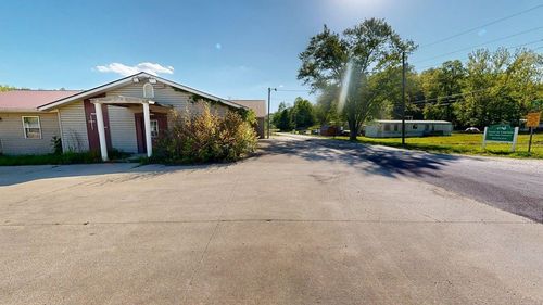 906 W Midland Trail Rd, Ashland, KY, 41102-7700 | Card Image