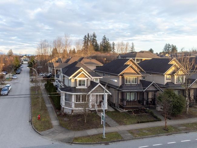 6272 142 Street, House other with 5 bedrooms, 3 bathrooms and 4 parking in Surrey BC | Image 1