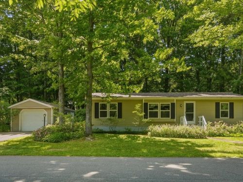 135 Williston Woods Rd, Williston, VT, 05495-9590 | Card Image