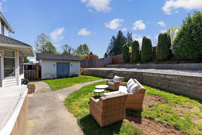 12028 Chestnut Cres, House other with 4 bedrooms, 3 bathrooms and 4 parking in Pitt Meadows BC | Image 28