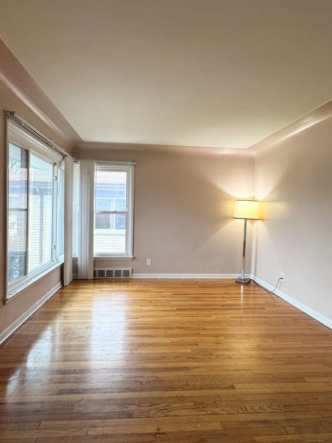 living room | Image 15