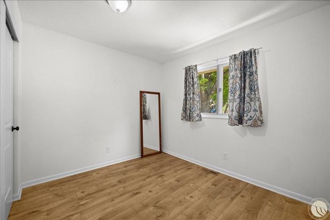 Guest Bedroom Upstairs | Image 12
