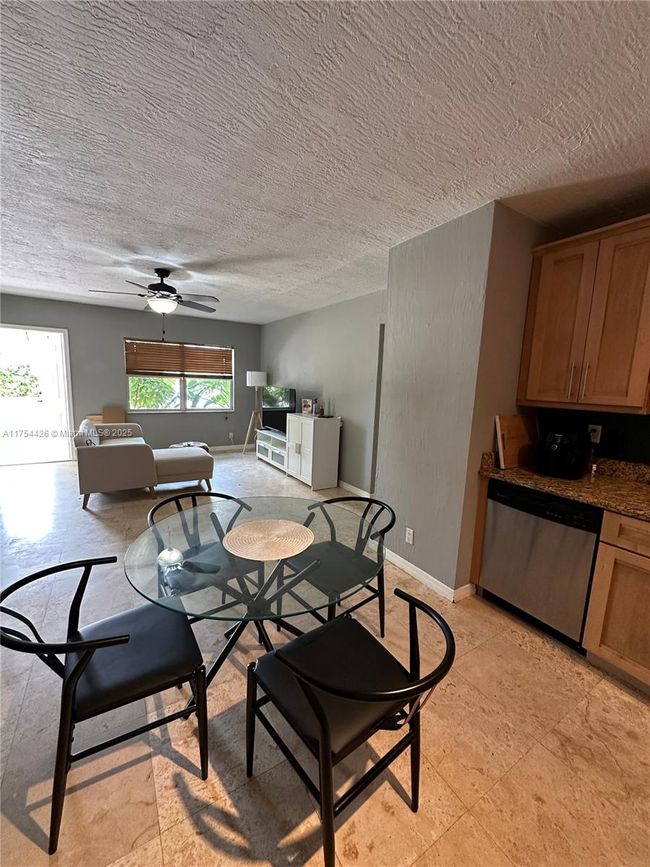 APT-1 - 530 Ne 15 Th Ct, Condo with 2 bedrooms, 1 bathrooms and null parking in Fort Lauderdale FL | Image 14