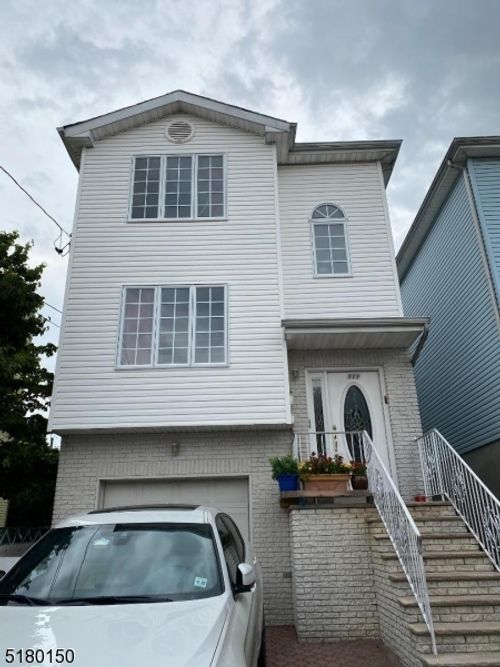 111 Manor Ave, Harrison, NJ, 07029-2015 | Card Image
