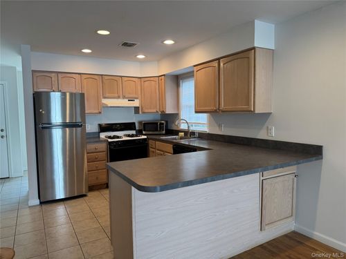 right-side-33 Yennicock Avenue, North Hempstead, NY, 11050 | Card Image