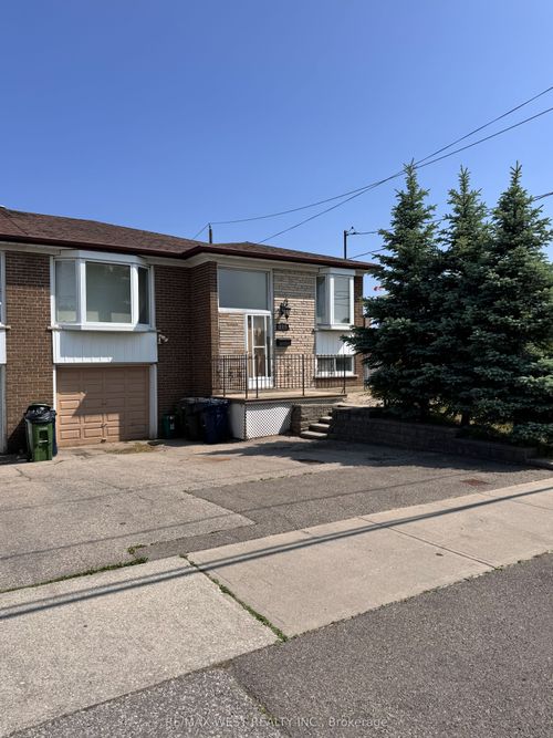 100 Spenvalley Dr, North York, ON, M3L1Z3 | Card Image