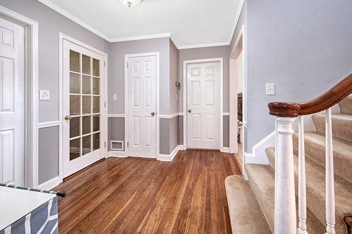 27 Crystal St, Harrison, NY, 10528-2101 | Card Image