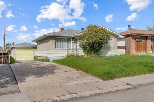 8 Foley Road Se, Calgary, AB, T2H1A1 | Card Image
