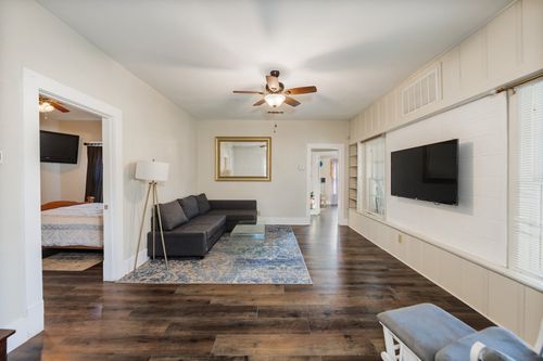 517 W Lamar St, Alvord, TX, 76225-5927 | Card Image