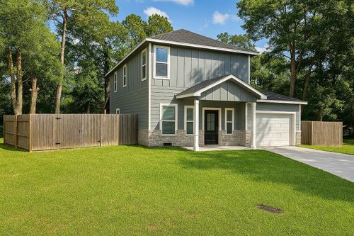 2 Mace St, Conroe, TX, 77303-1767 | Card Image