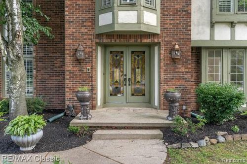 29942 Deer Run, Farmington Hills, MI, 48331 | Card Image