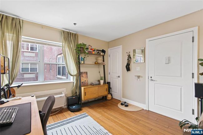 70 Munn Ave, Condo with 1 bedrooms, 1 bathrooms and null parking in East Orange NJ | Image 6