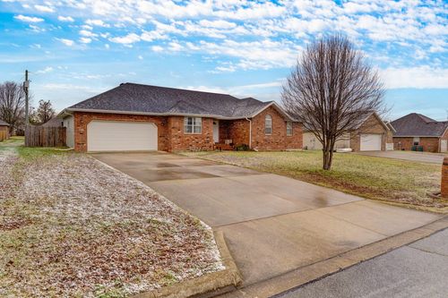 931 Bradford Ct, Marshfield, MO, 65706-1233 | Card Image