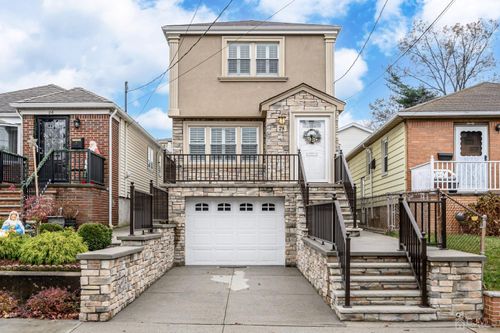 28 W 3rd St, Bayonne, NJ, 07002-2427 | Card Image