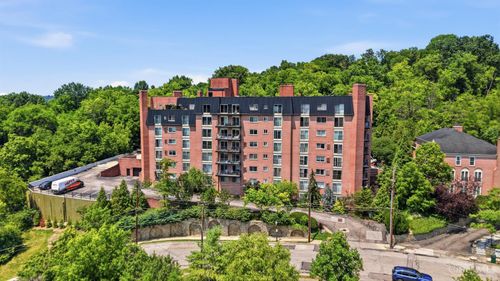 880 Rue De La Paix, Cincinnati, OH, 45220-1071 | Card Image