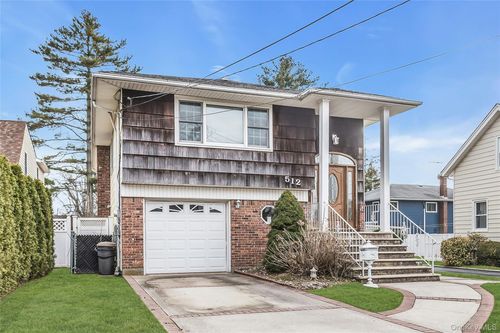 512 Elm St, West Hempstead, NY, 11552-3335 | Card Image