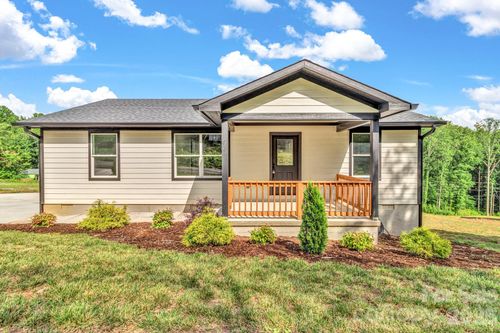 95 Short Dr, Marion, NC, 28752-5856 | Card Image