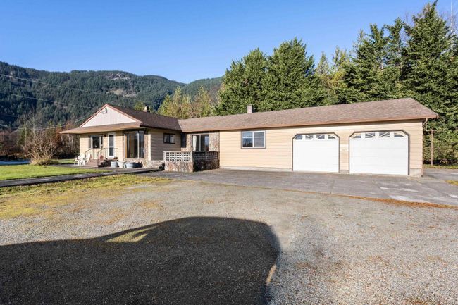 2689 Sutherland Road, House other with 3 bedrooms, 1 bathrooms and 8 parking in Agassiz BC | Image 2