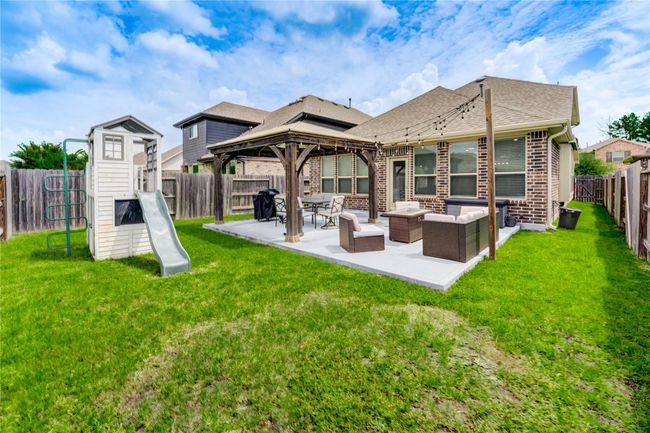 Covered space, plus green yard space. | Image 30