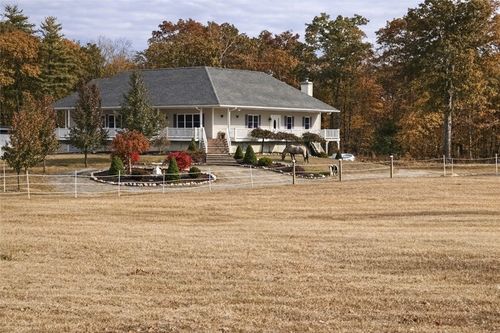 320 Franklin Road Road, Coventry, RI, 02816 | Card Image