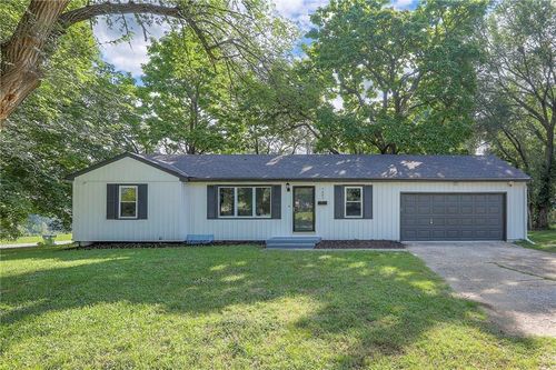 7901 Tennessee Ave, Raytown, MO, 64138-1532 | Card Image