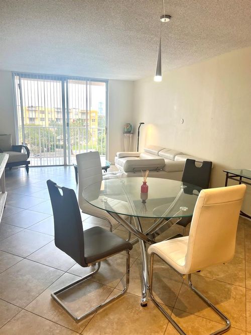5h-500 Executive Center Dr, West Palm Beach, FL, 33401-4909 | Card Image