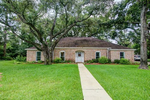 205 Hillcrest Dr, Alvin, TX, 77511-5209 | Card Image