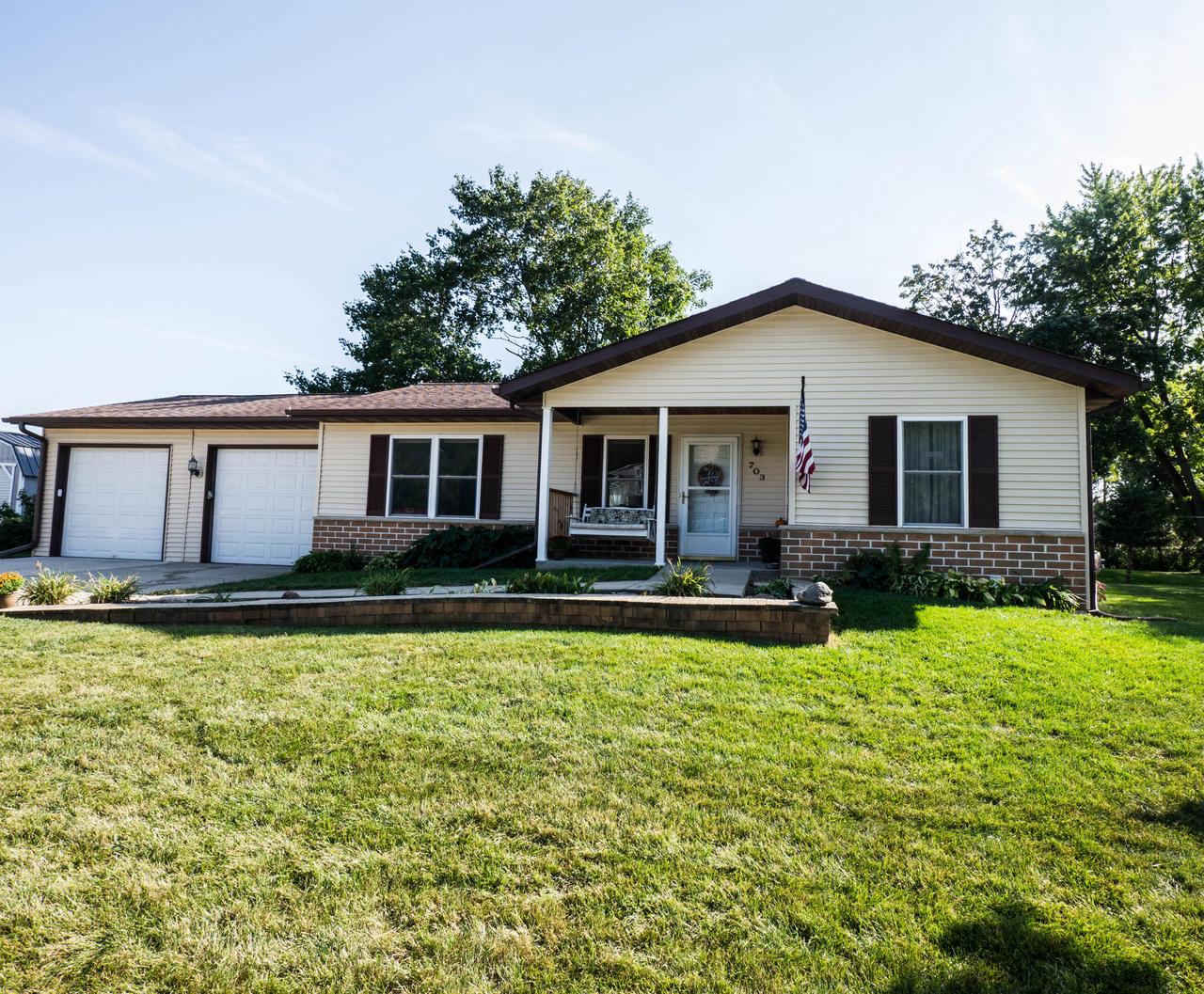 Glacial Ln, Kewaskum, WI 53040