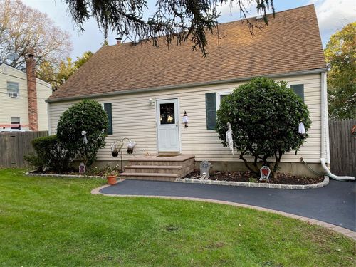 69 Main Ave, Centereach, NY, 11720-1628 | Card Image