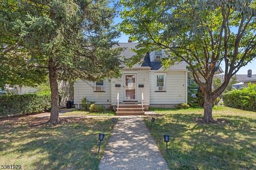 104 Echo Pl, Elmwood Park, NJ, 07407-2404 | Card Image